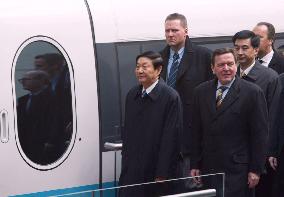 (3)Maglev train test-runs in Shanghai